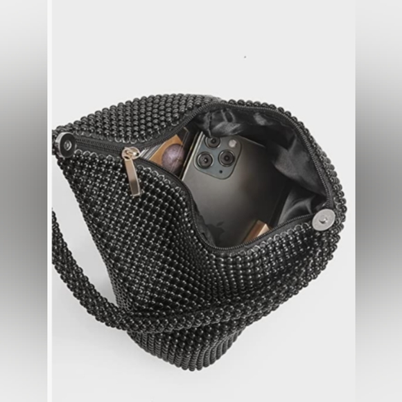 BLACK BEADED WRISTLET - Picture 5 of 6